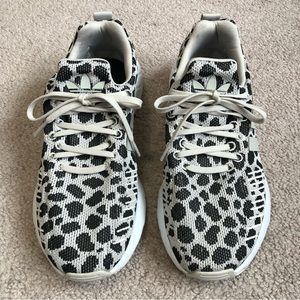 adidas Women's Swift Run 22 Leopard Print Shoes Size 6.5 US Running Trainers